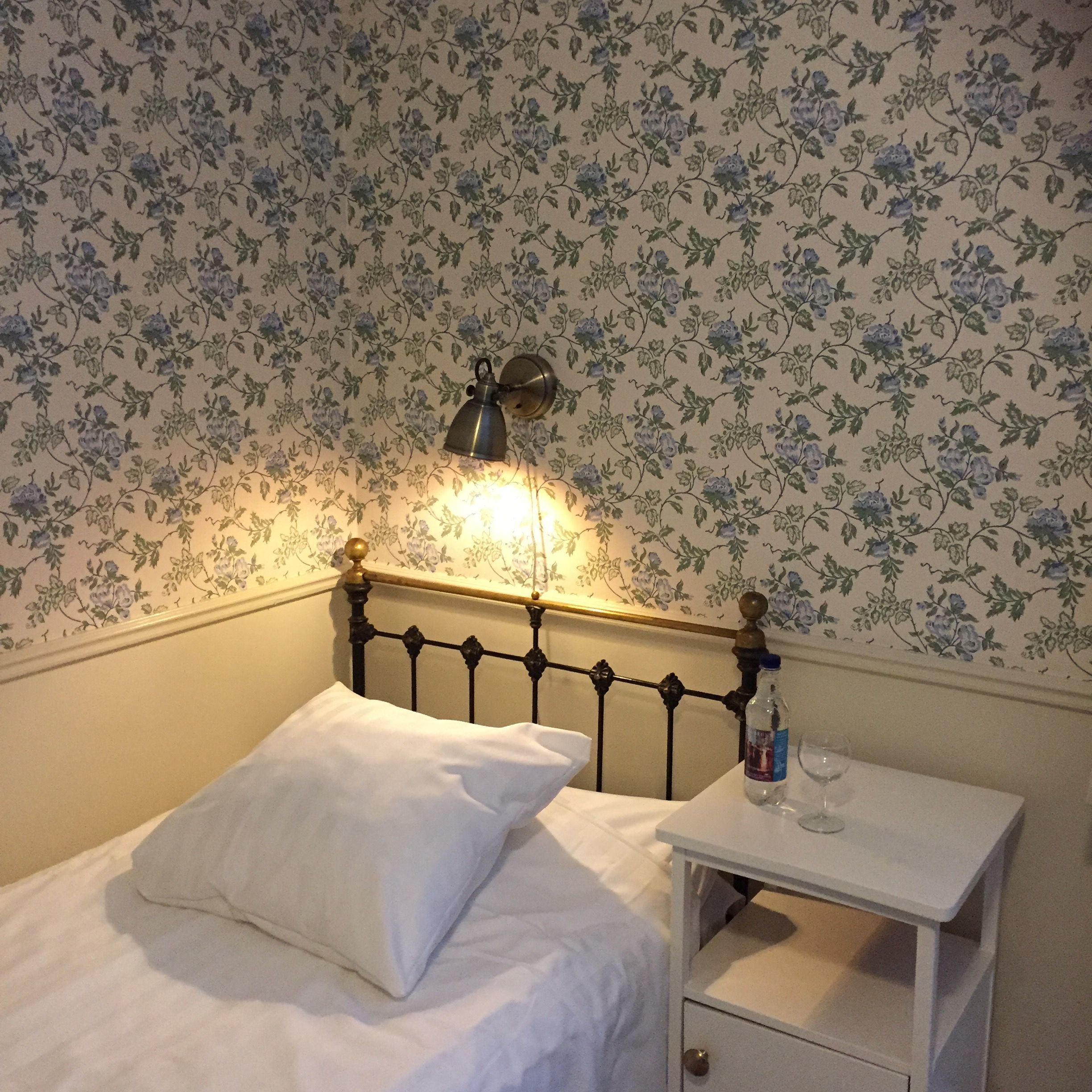 single room | minibar, desk, soundproofing, iron/ironing board