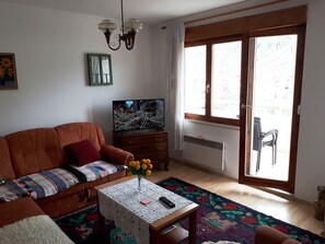 1 bedroom, desk, free WiFi, bed sheets