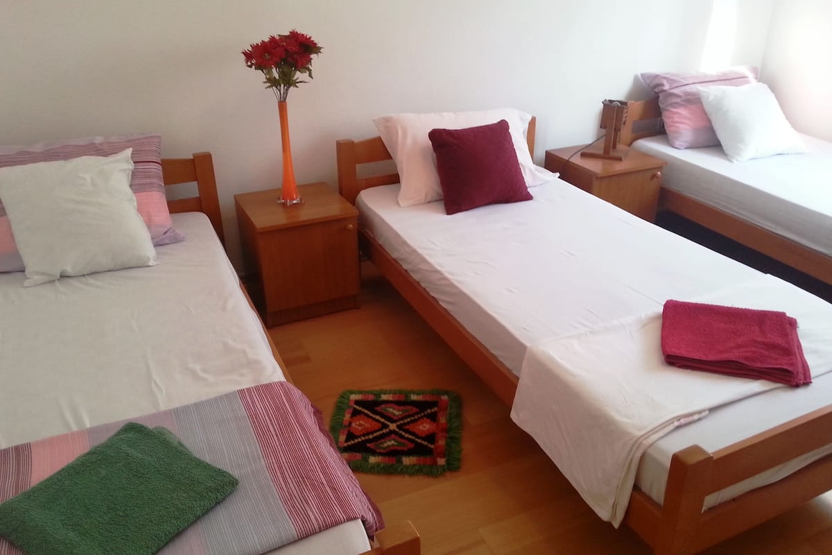 1 bedroom, desk, free WiFi, bed sheets