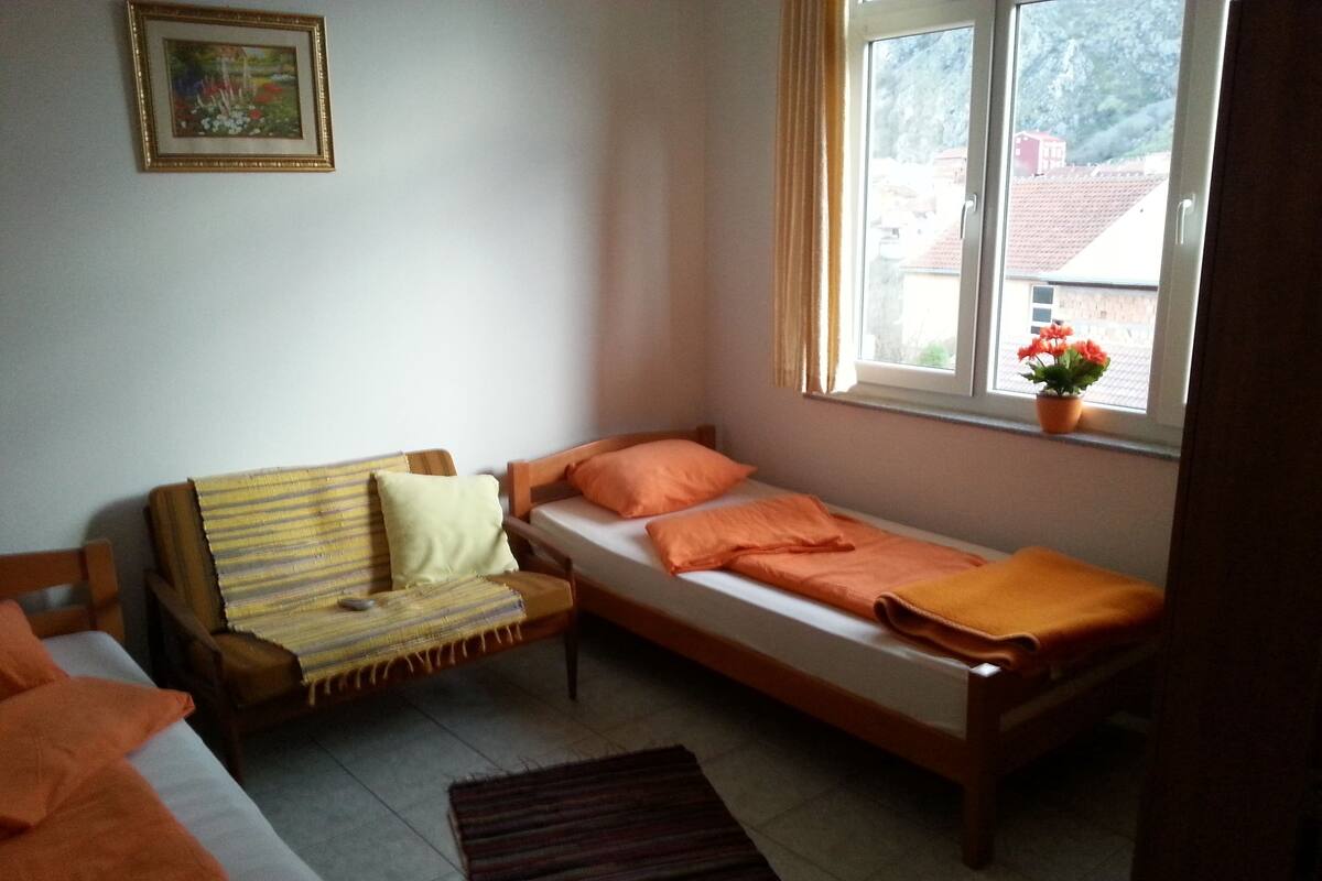 Twin Room, Shared Bathroom | 1 bedroom, desk, free WiFi, bed sheets
