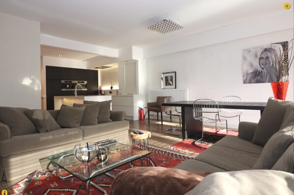 Deluxe Apartment, 2 Bedrooms | Living room | Flat-screen TV - Lotus House Luxury Rental (Knokke-Heist)