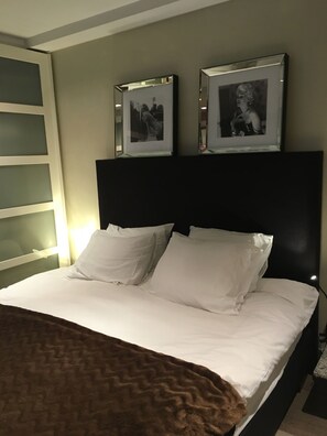 Deluxe Apartment, 2 Bedrooms | 2 bedrooms, in-room safe, iron/ironing board, free WiFi - Lotus House Luxury Rental (Knokke-Heist)