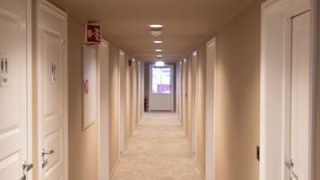 Basic Double Room, Shared Bathroom | Living area