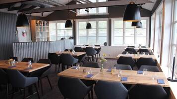 Lunch and dinner served, local and international cuisine
