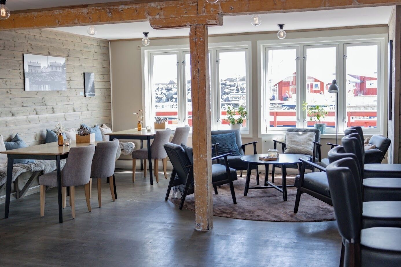 Lunch and dinner served, local and international cuisine