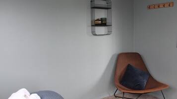 Basic Double Room, Shared Bathroom | Pillowtop beds, blackout drapes, soundproofing, iron/ironing board