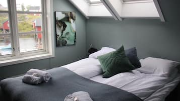 Colchones con pillow-top, cortinas blackout y sistema de insonorizaciĂłn