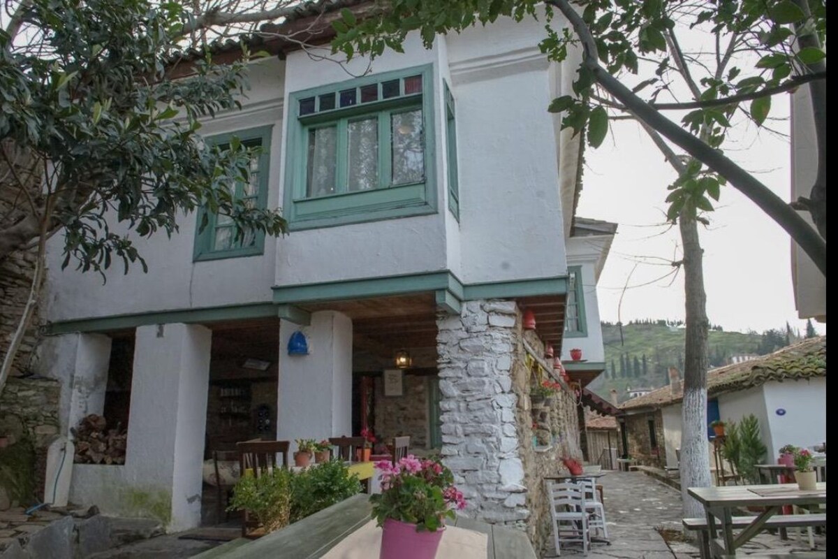 Traditional House, 1 Bedroom, Fireplace, Valley View | Desk, iron/ironing board, free WiFi, bed sheets