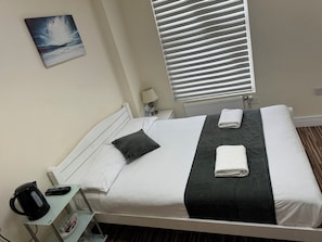 Iron/ironing board, free WiFi, bed sheets - Namaste Palace Hotel, Norwich City Centre (Norwich)