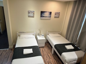 Bügeleisen/Bügelbrett, kostenloses WLAN, Bettwäsche