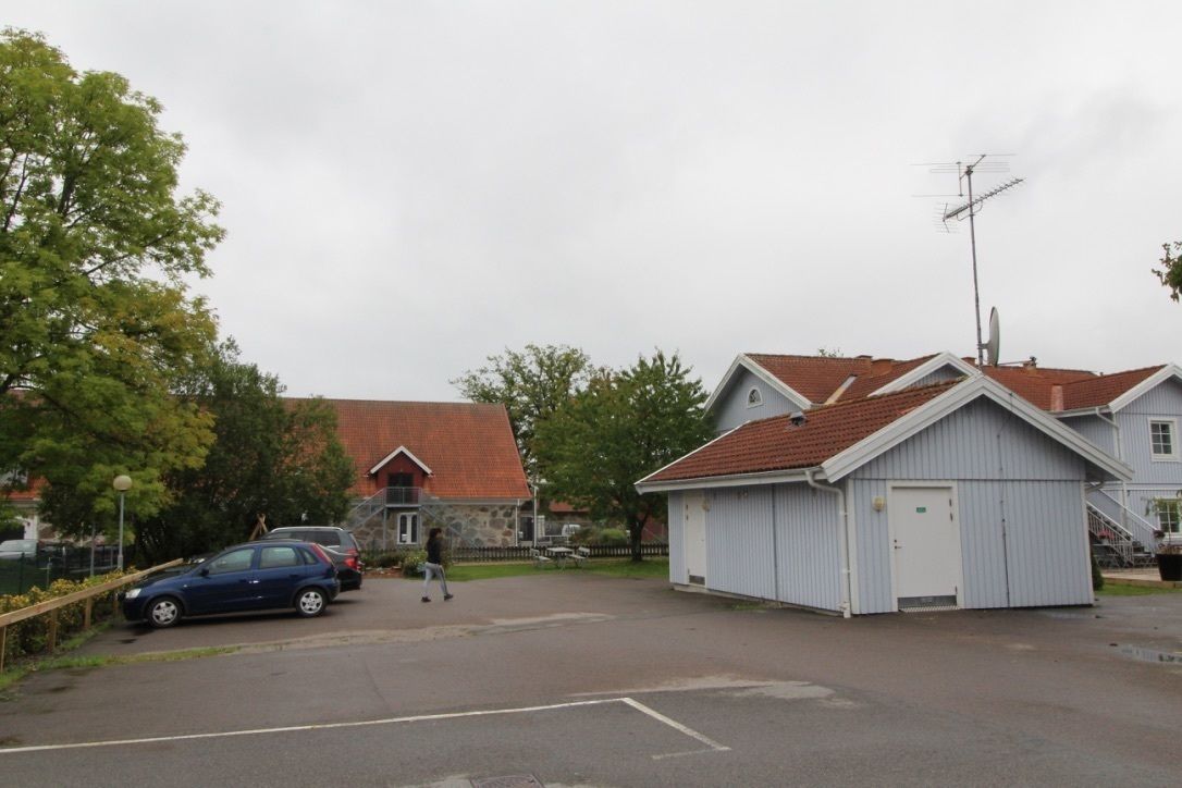 self-parking (surcharge) 100 per day