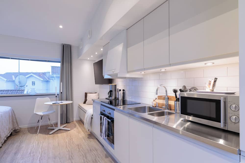 Easy Livin Apartment Hotel by Stubor