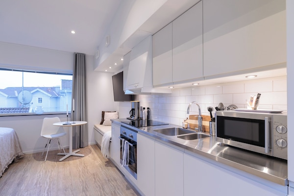 Dobbeltrom (second floor) | Skrivebord for bærbar PC, blendingsgardiner og wi-fi (inkludert)