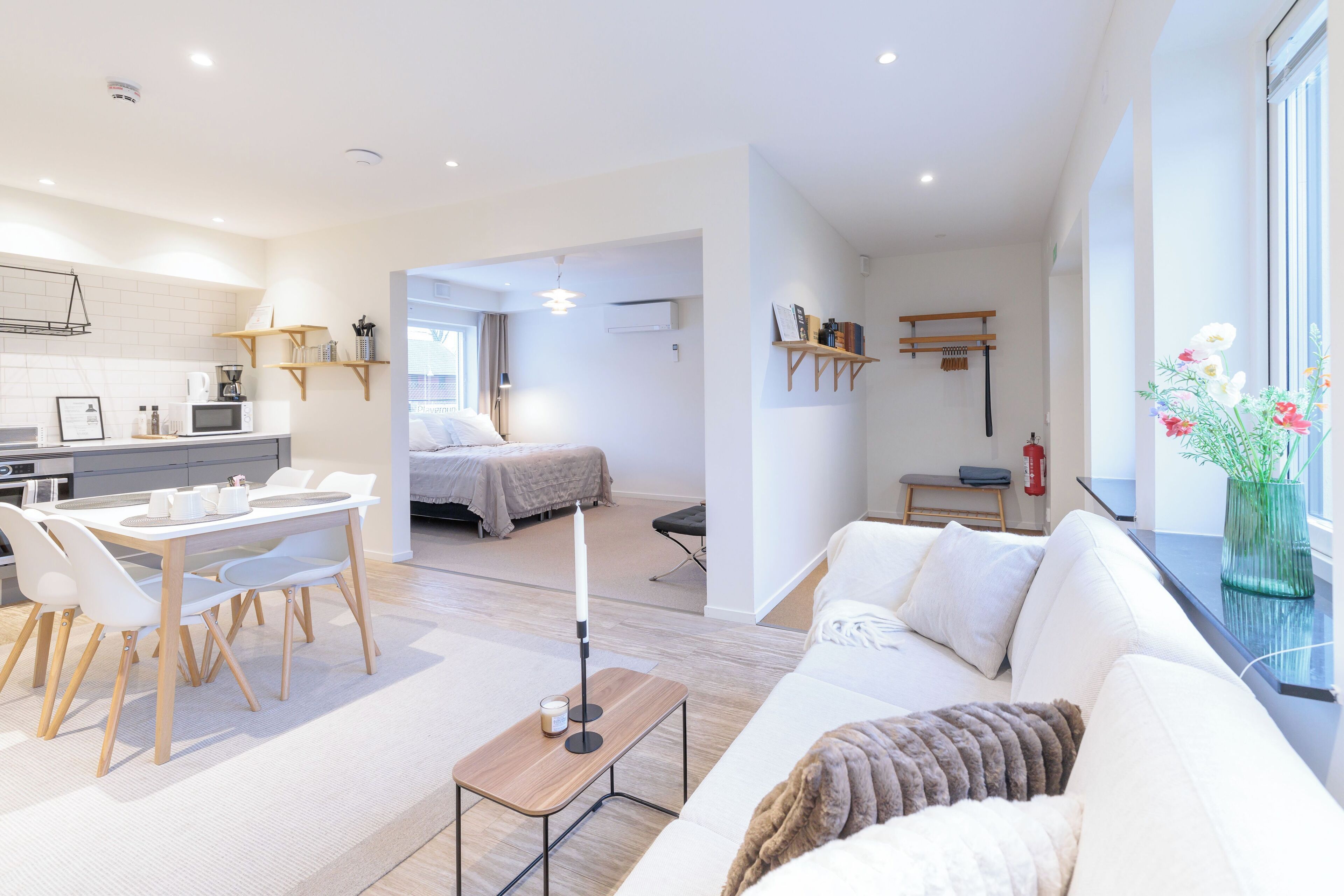 Espacio para trabajar con laptop, cortinas blackout y wifi gratis 