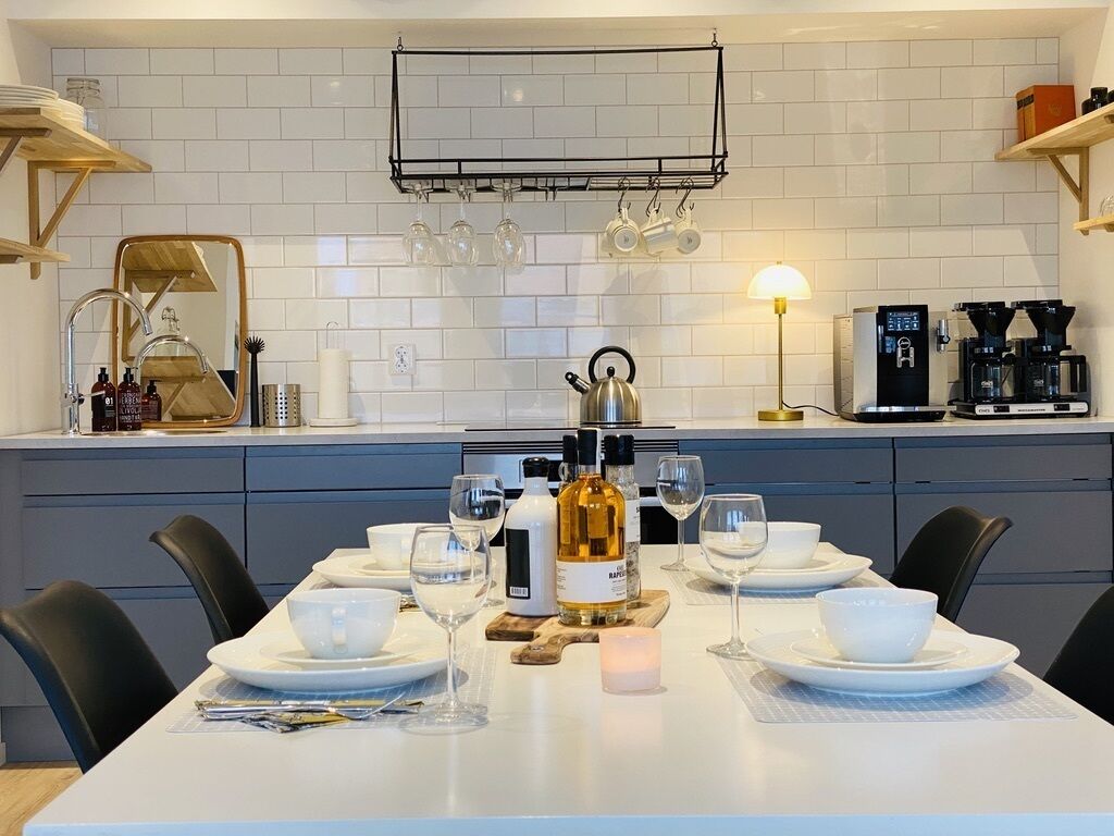 standard suite | private kitchen | full-sized fridge, oven, stovetop, coffee/tea maker