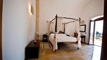 Suite monolocale Junior | Minibar, una scrivania, Wi-Fi gratuito, lenzuola