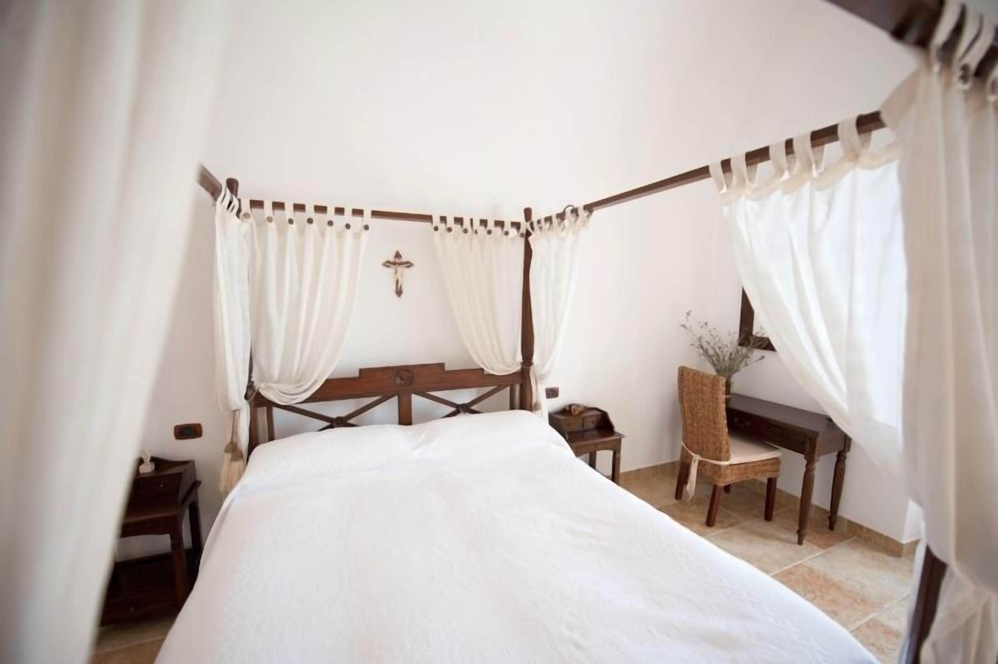 Junior Studio Suite | Minibar, desk, free WiFi, bed sheets