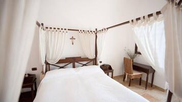 Junior Studio Suite | Minibar, desk, free WiFi, bed sheets