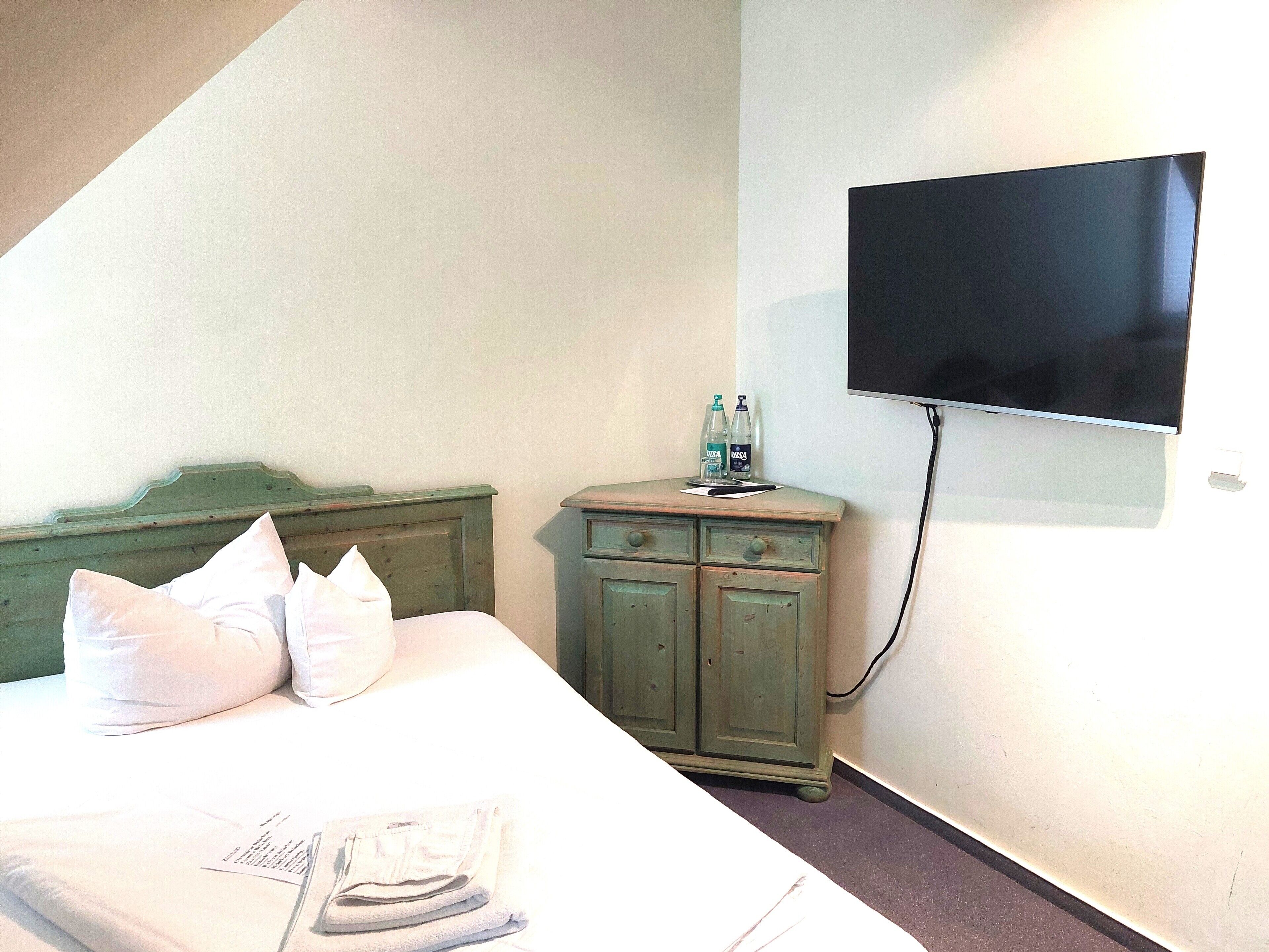 single room | room amenity