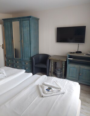 Standard Double Room | In-room safe, cots/infant beds, rollaway beds, free WiFi - Hotel Villa Weststrand (Borkum)