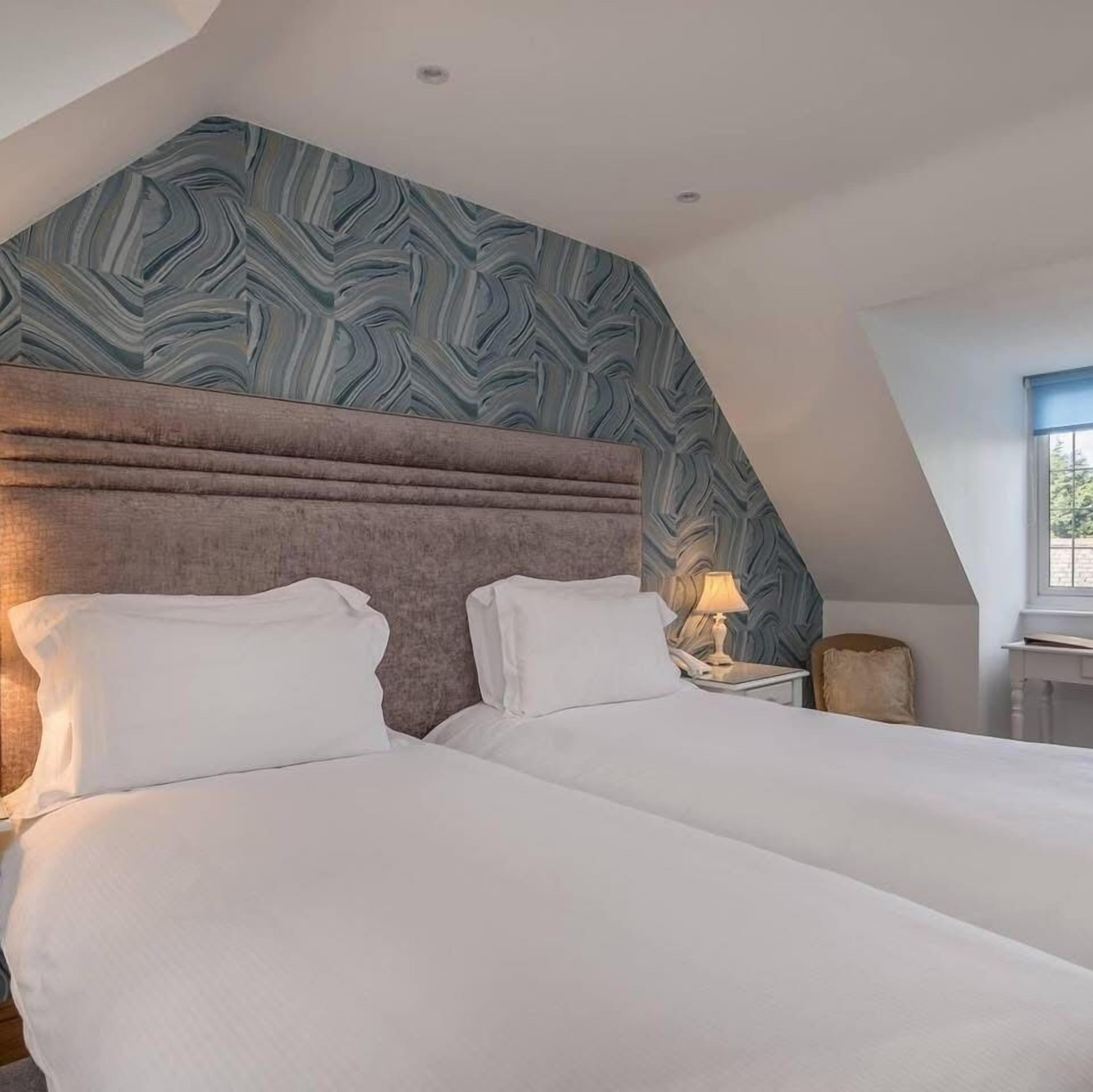 family double room, 1 king bed | 1 bedroom, individually decorated, desk, bed sheets