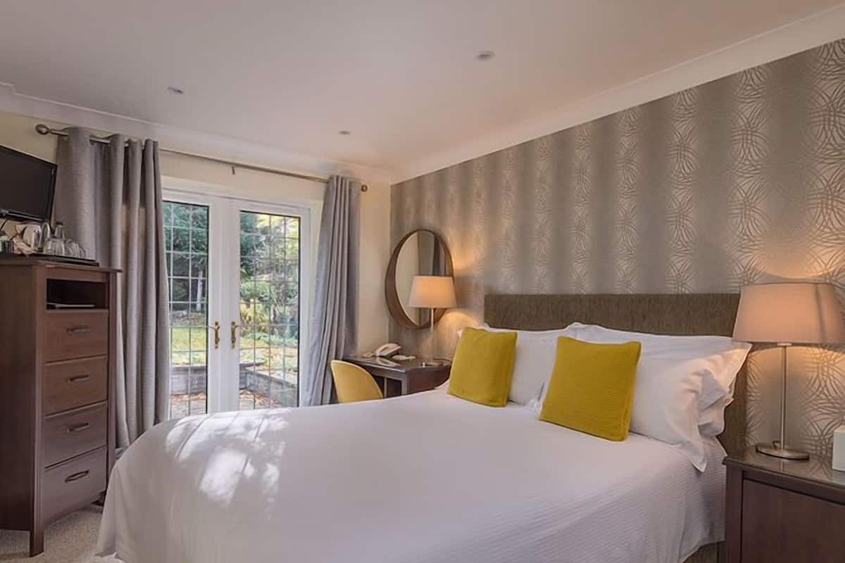 1 bedroom, individually decorated, desk, bed sheets