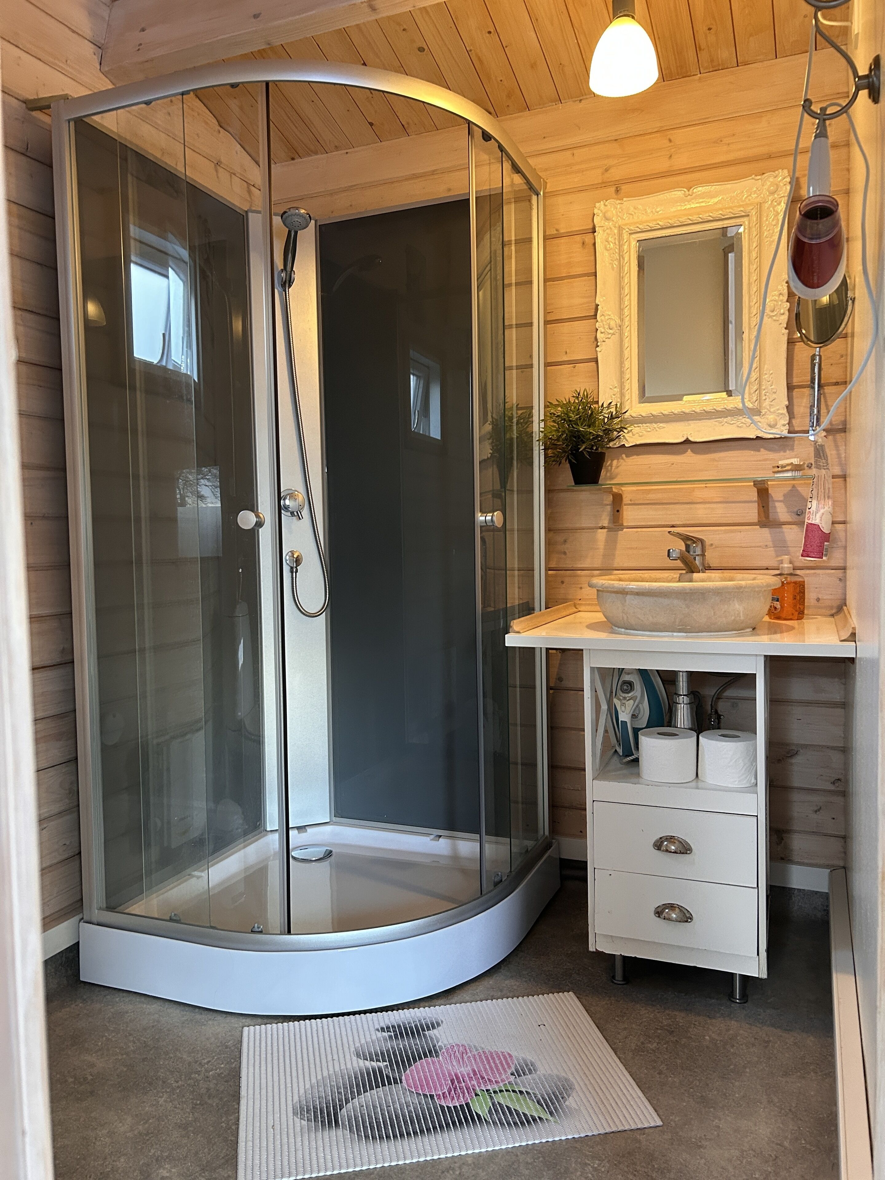 Familien-Baumhaus, eigenes Bad, Annex | Badezimmer | Dusche, Hydromassagedusche, Haartrockner, Bademäntel