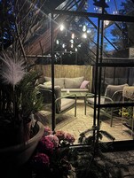 32-inch LCD TV with digital channels, TV, Netflix