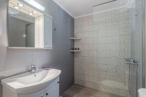 Villa, 4 chambres, piscine privée | Salle de bain