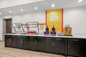 Free daily buffet breakfast  - Hampton Inn & Suites Knightdale Raleigh (Raleigh)