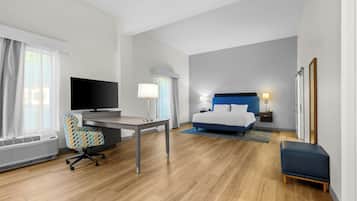 Studio, 1 King Bed, Accessible, Bathtub (Mobility & Hearing) | WiFi (free), bed sheets