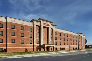 A brick building with a sign reading "Hampton Inn & Suites." - Hampton Inn & Suites Knightdale Raleigh (Raleigh)
