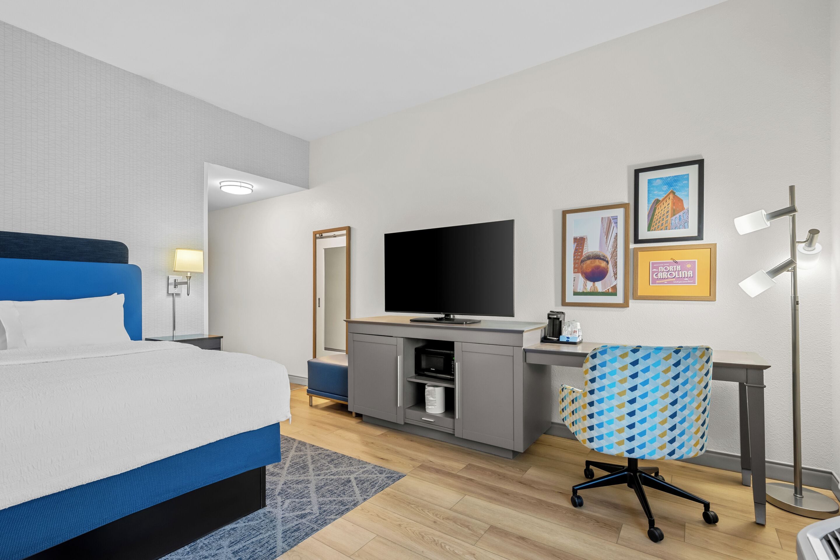 Room, 1 King Bed, Refrigerator & Microwave | WiFi (free), bed sheets