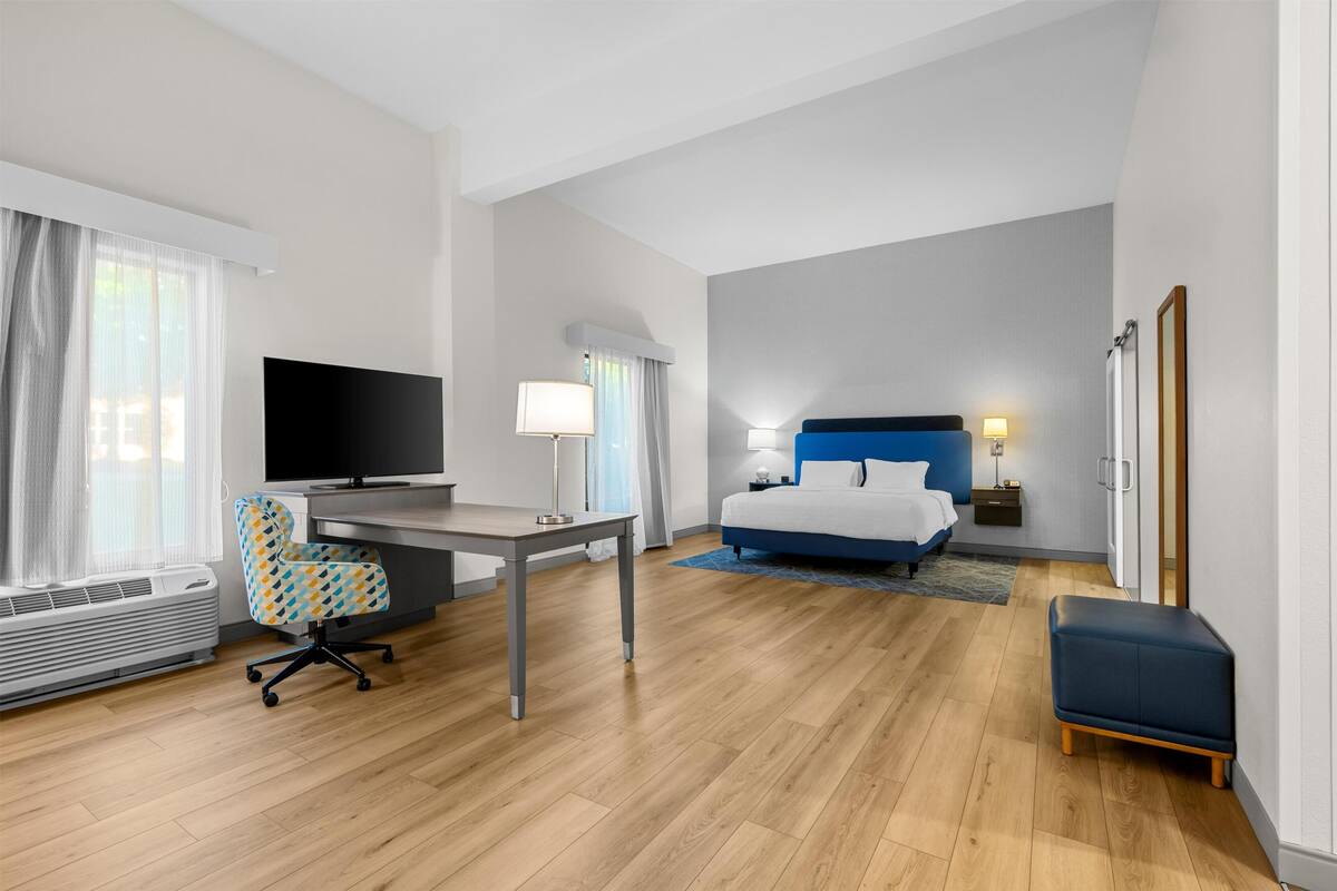 Studio, 1 très grand lit, accessible aux personnes à mobilité réduite (Mobility & Hearing) | Accès au Wi-Fi (inclus), literie fournie
