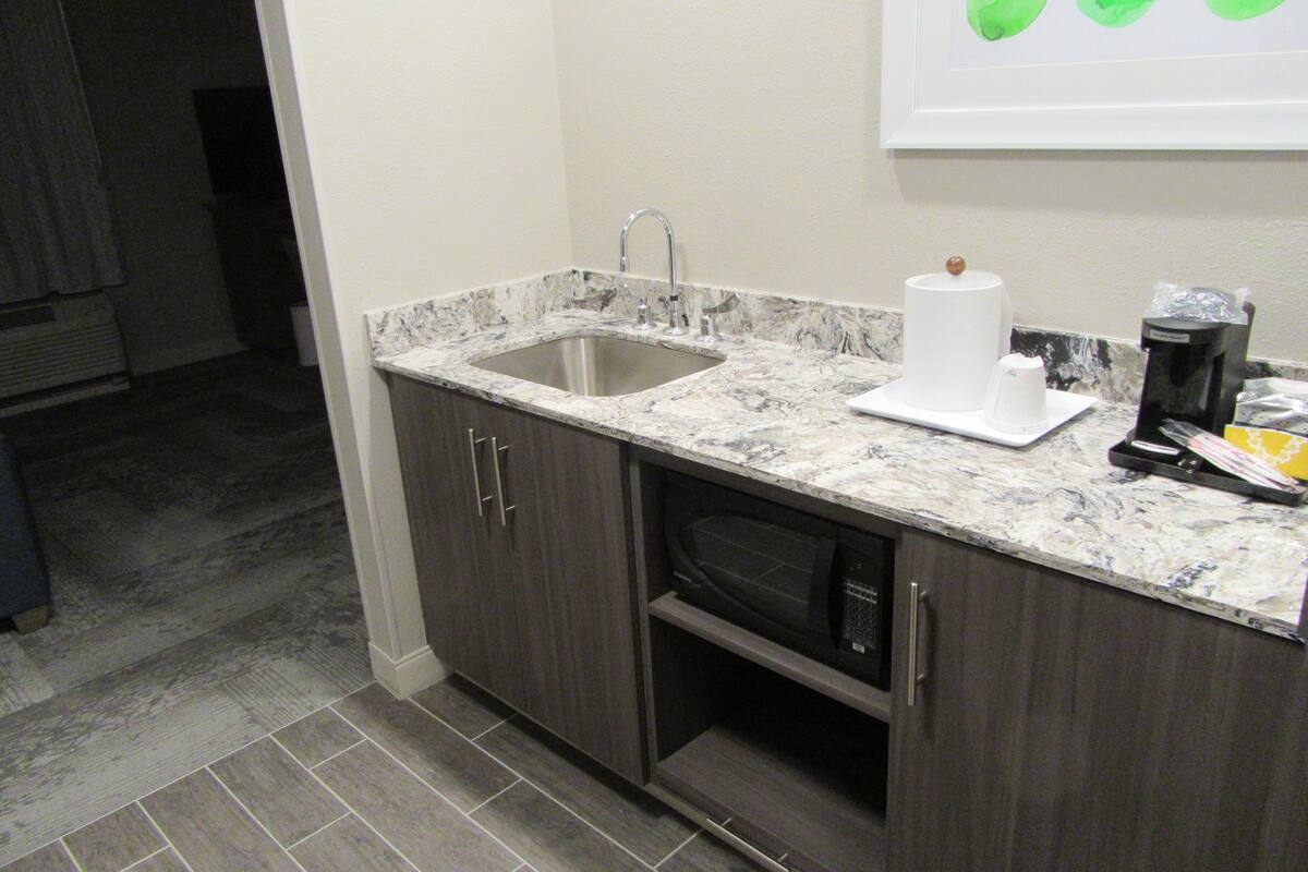 studio, 1 king bed, refrigerator & microwave (wet bar) | private kitchenette | fridge, microwave