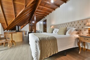 Family Room | Minibar, in-room safe, blackout curtains, soundproofing - Hotel Micheline (Gramado)