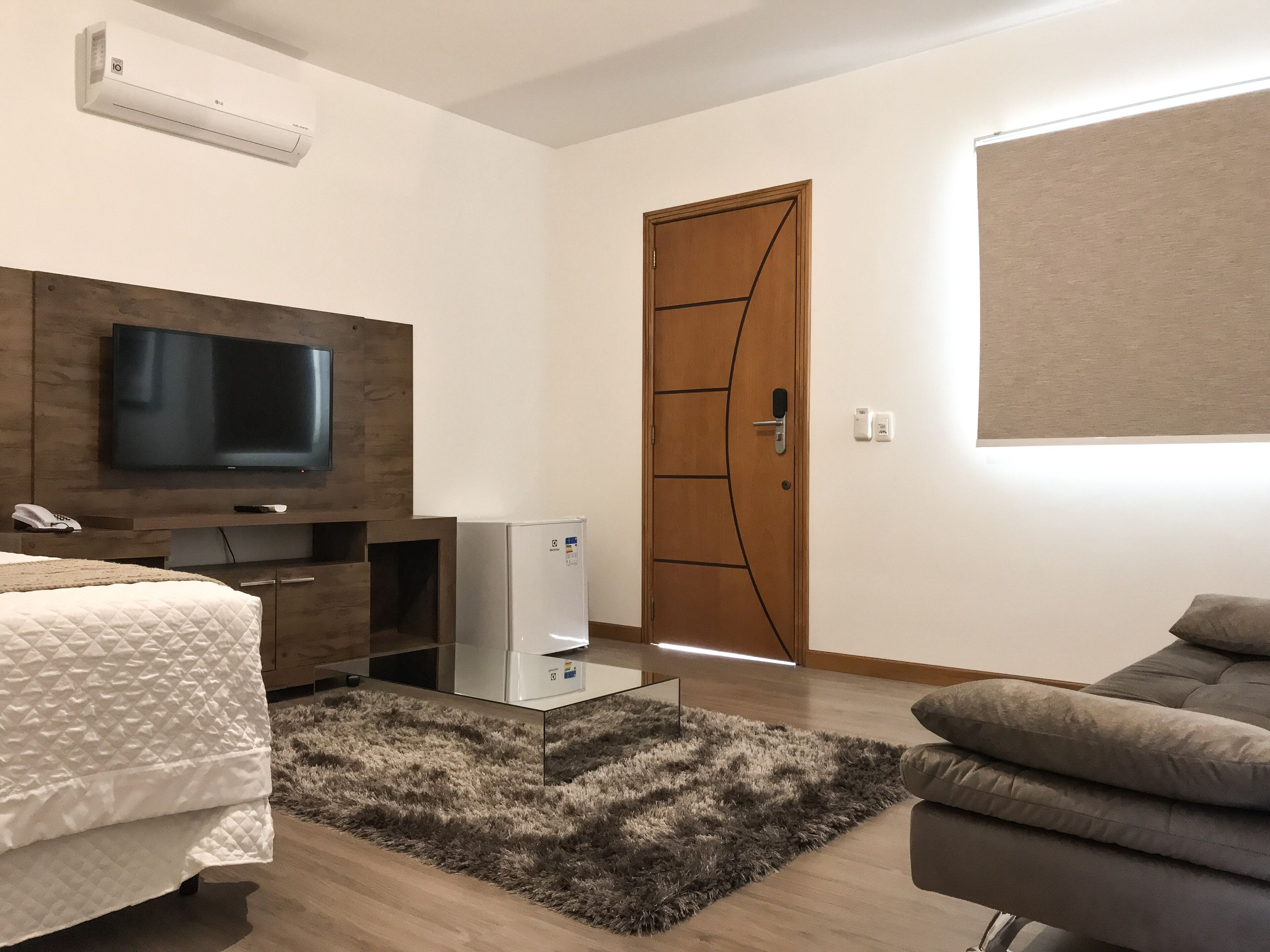 suite | living area | 40-inch flat-screen tv with cable channels, tv