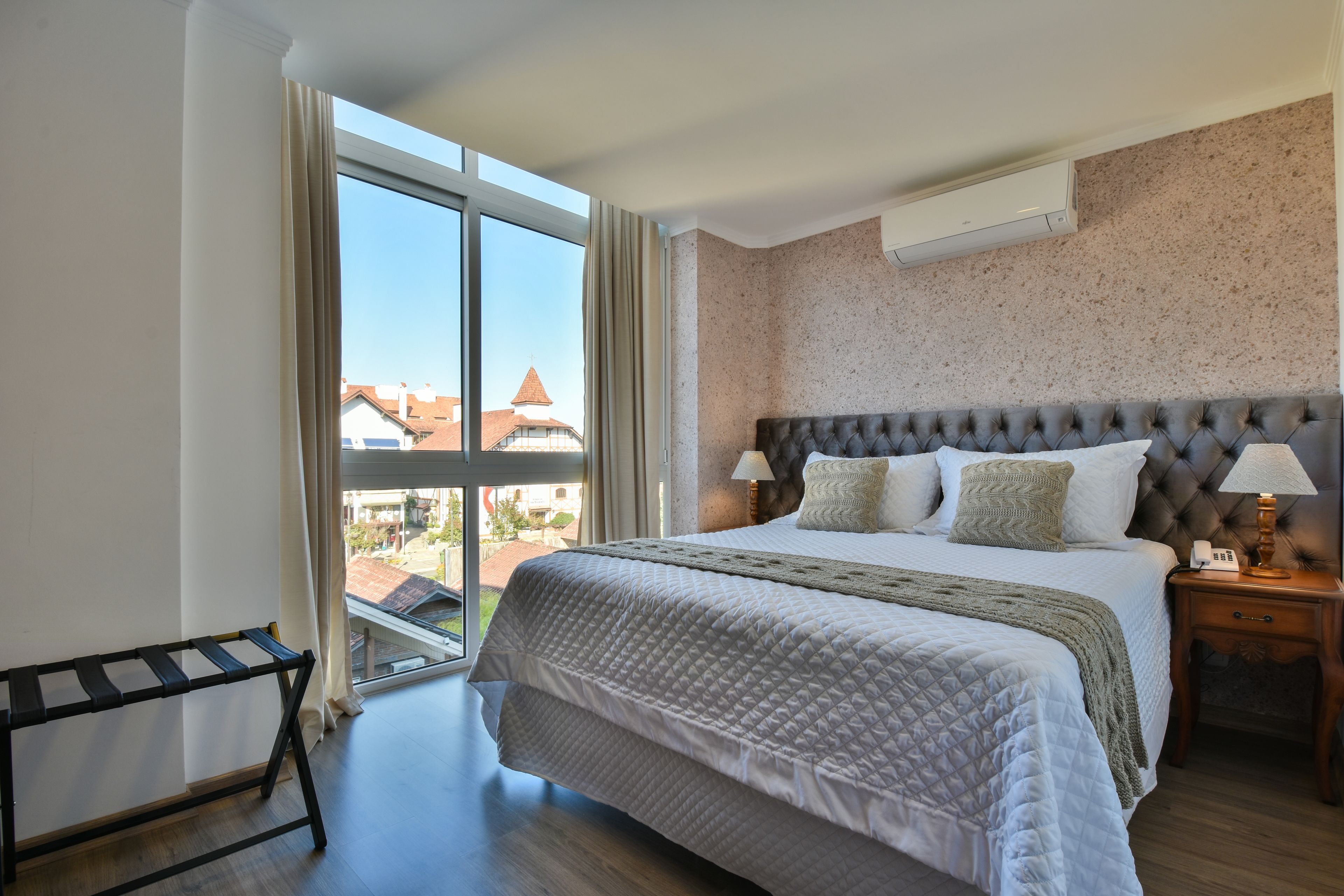 Superior Triple Room | Minibar, in-room safe, blackout drapes, soundproofing