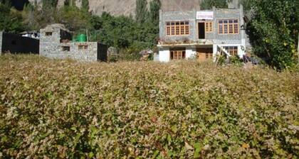 Maha Guest House