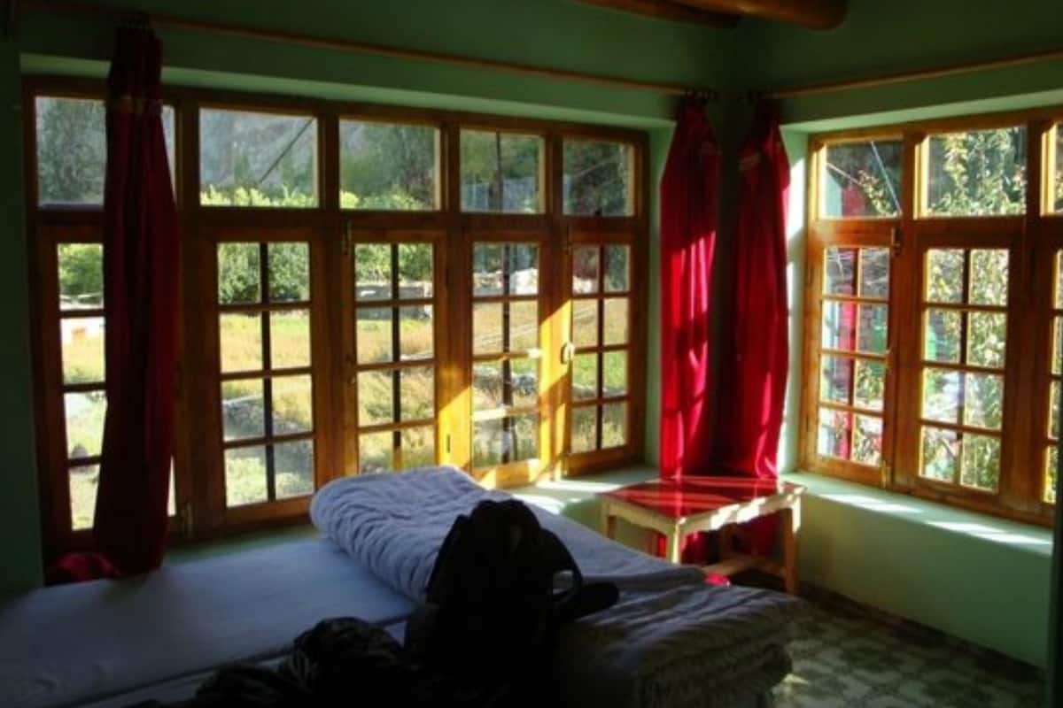 Deluxe Duplex, 1 Double Bed, Smoking | Rollaway beds (surcharge), bed sheets