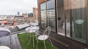 Balcony view - The Daniel Day Lewis Suite - Hiphipstay (Dublin)