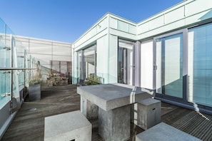 Terrace/patio - 5STARSTAY The Dublin City Centre Penthouse Suite (Dublin)