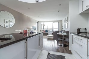Penthouse, 2 Bedrooms | Private kitchen | Full-sized fridge, oven, stovetop, dishwasher - 5STARSTAY The Dublin City Centre Penthouse Suite (Dublin)