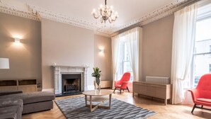 Lounge - William Butler Yeats Suite - hiphipstay (Dublin)