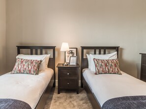 Premier Apartment, Private Bathroom | Premium bedding
