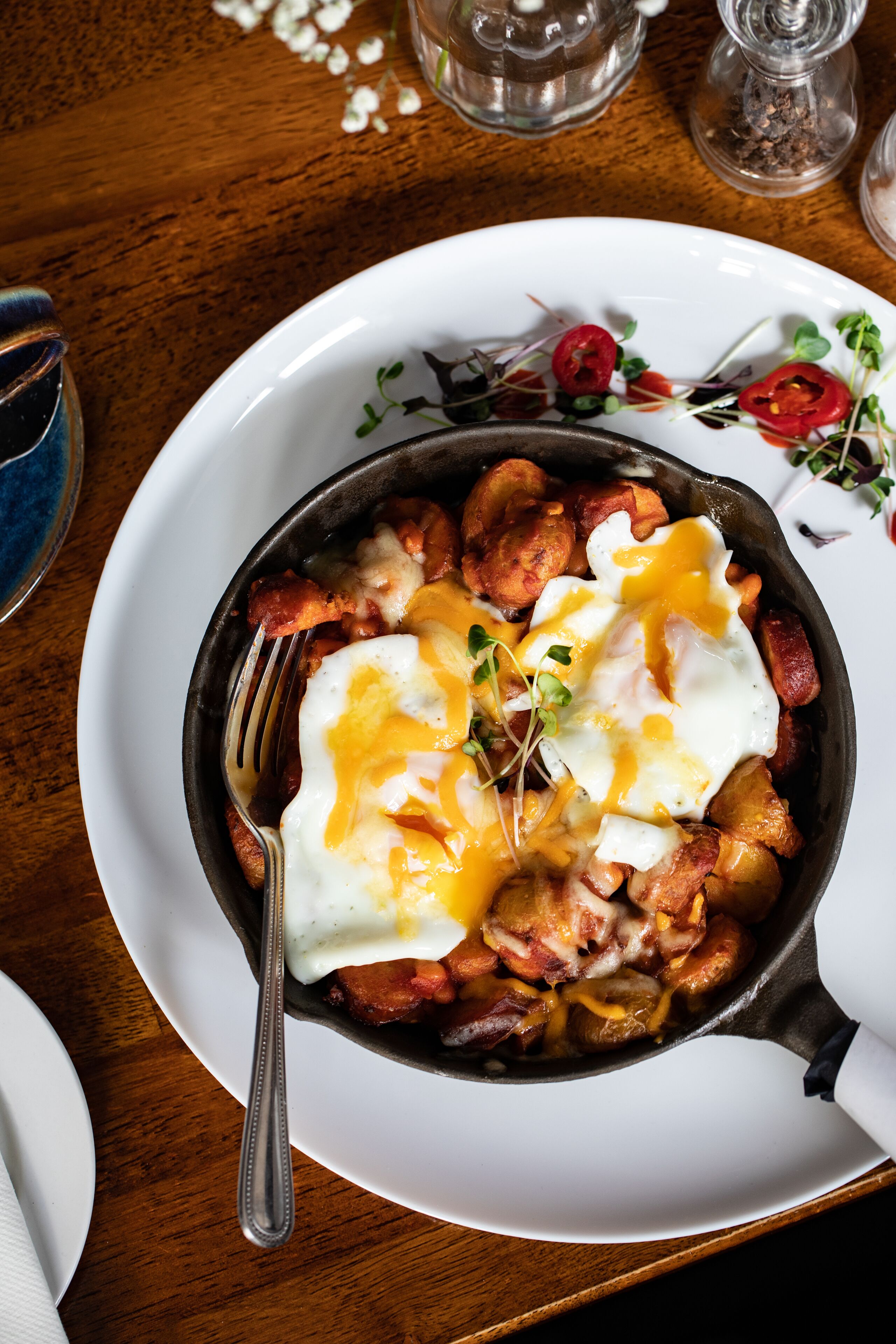 breakfast, lunch and dinner served