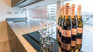 Private kitchen - The Michael Collins Suite - hiphipstay (Dublin)