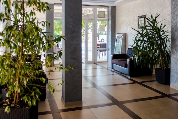 Coin salon dans le hall