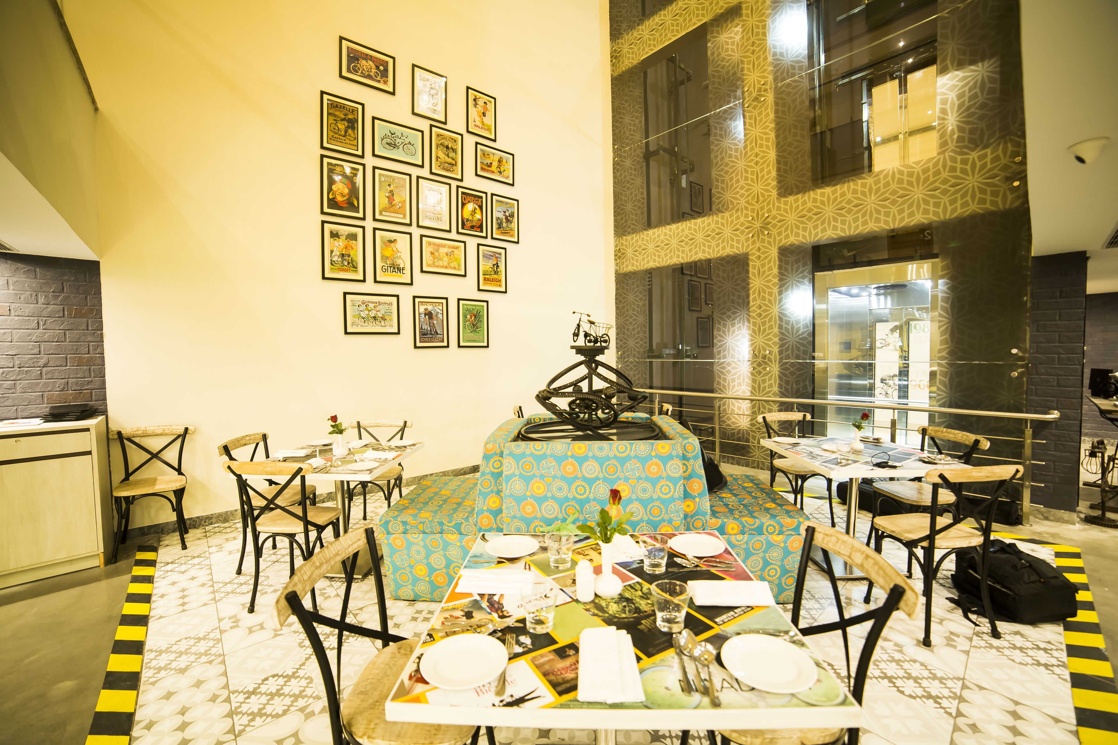 بوفيه فطور يوميًا بتكلفة قدرها (400 INR للشخص)