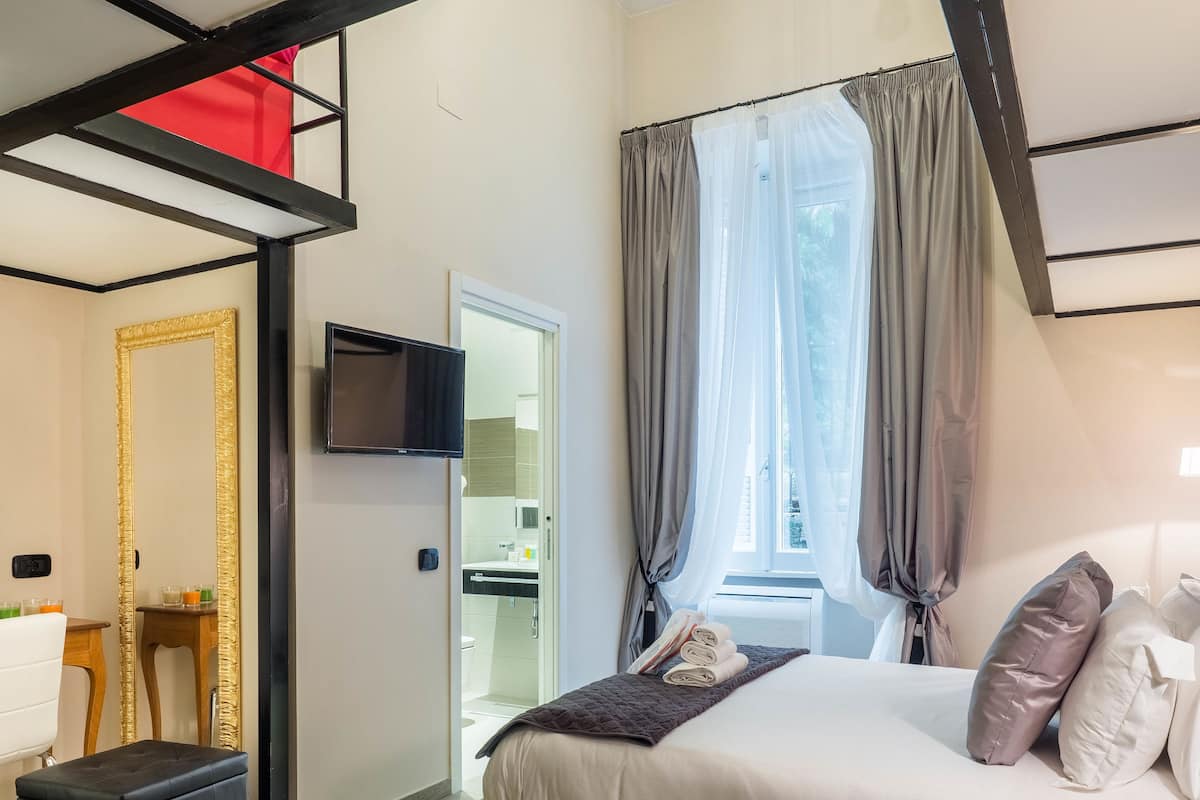 Premium bedding, minibar, in-room safe, desk